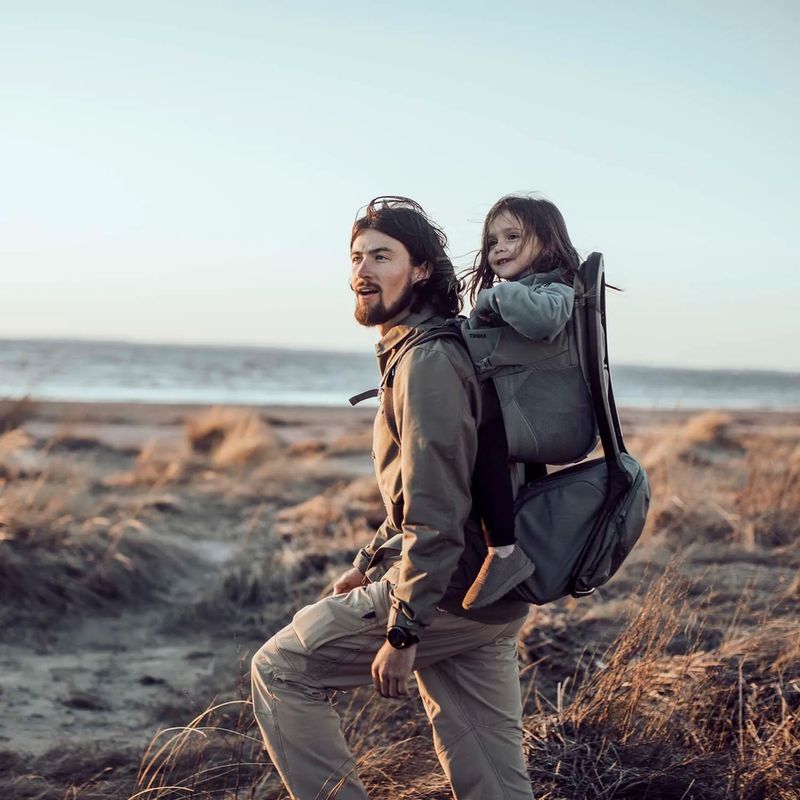 Thule-Mochila-Portaniños-22-litros-Sapling---Gris