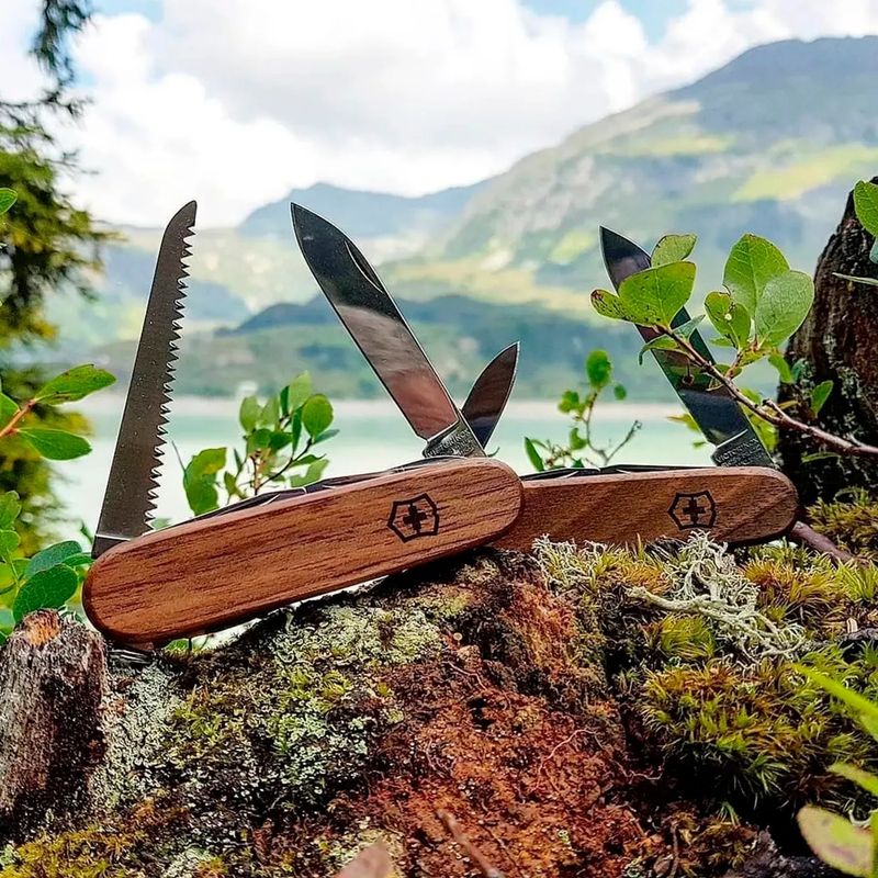 Victorinox-Navaja-13-funciones-Hunstman-Wood