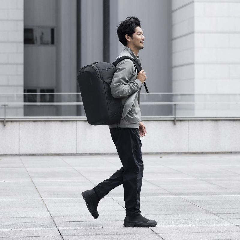 thule-subterra-convertible-carry-on-_-3205057-5.jpg